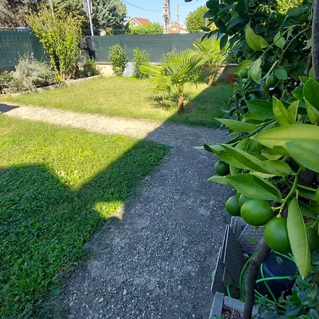 K&n - Maison à Partager Avec D'autres Voyageurs - Privée - Jardin - Balcon * Vaulx-en-Velin